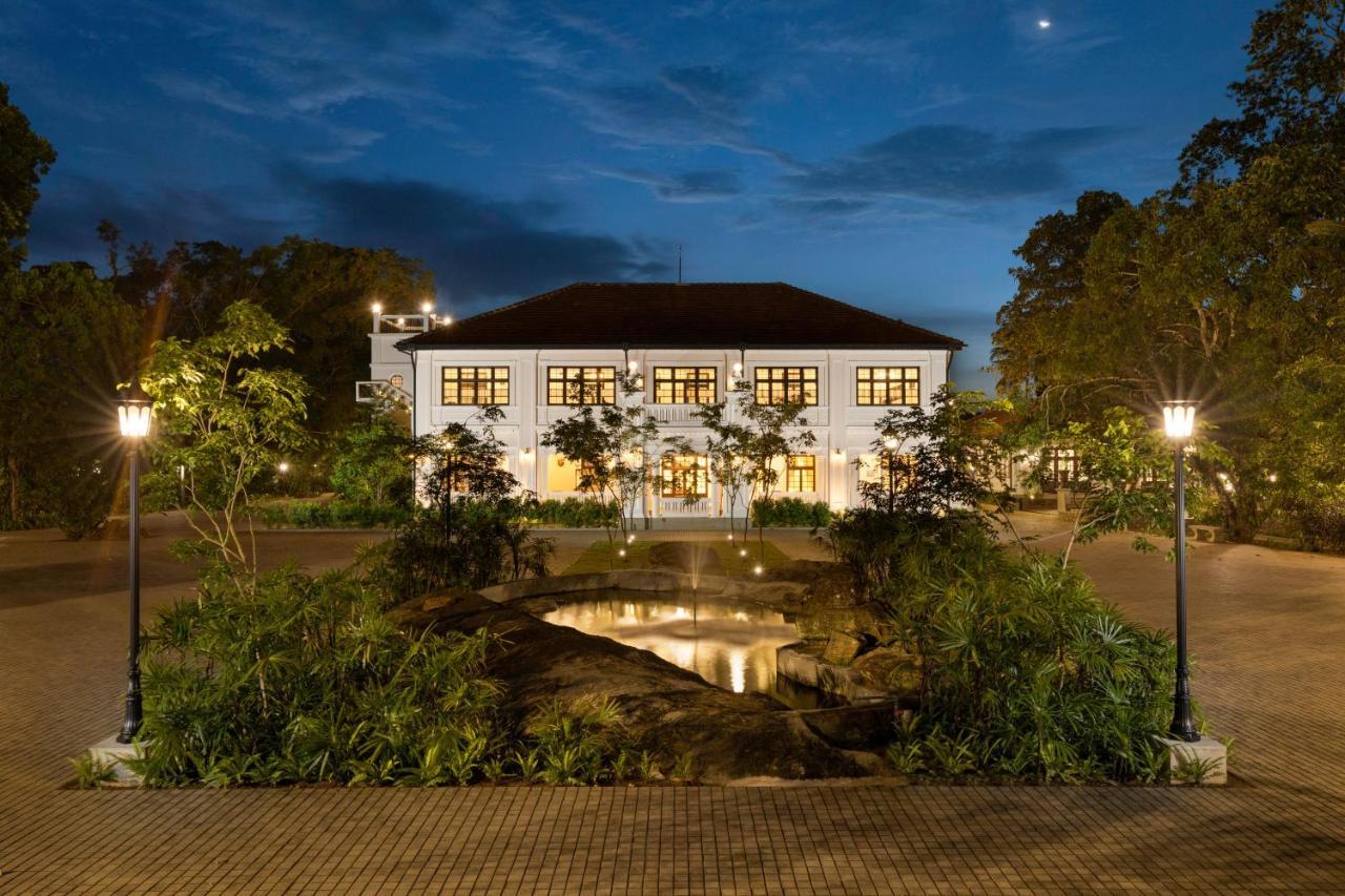 The Grand Walawwa Hotel Pinnawala  Eksteriør billede
